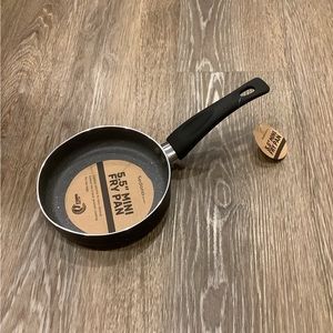 NWT, CUTE** - BLACK Sedona 5.5" Mini Fry pan | OFFERS WELCOME!